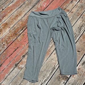 Athleta Gray Cropped Leggings